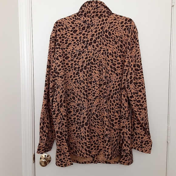 22W Sag Harbor animal print button down blouse - Picture 6 of 6